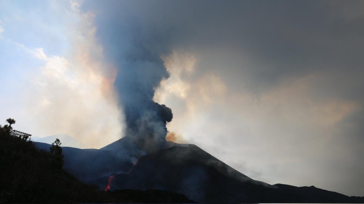 Imagen del volcán de La Palma cuando se cumplen 24 días de la erupción