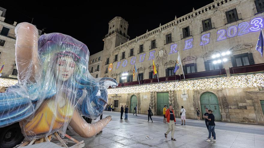 HOGUERAS ALICANTE 2023 | Espadero toma la Plaza del Ayuntamiento