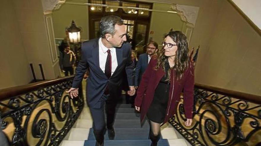 La vicepresidenta Mónica Oltra con César Sánchez en su última visita a la Diputación de Alicante.