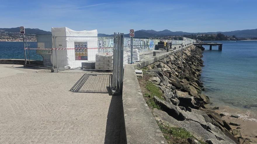 El espigón de Baiona cierra hasta el verano para el pintado del mural artístico