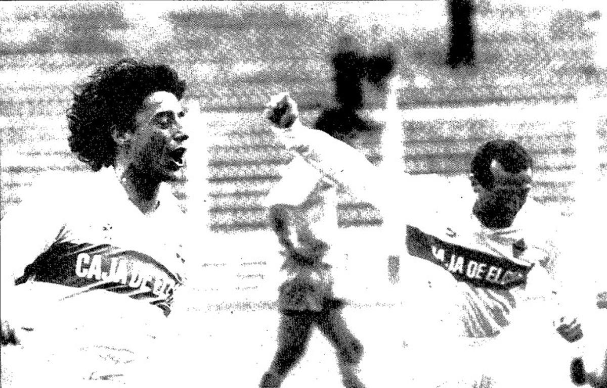 El Elche celebra un gol en la 1991-1992
