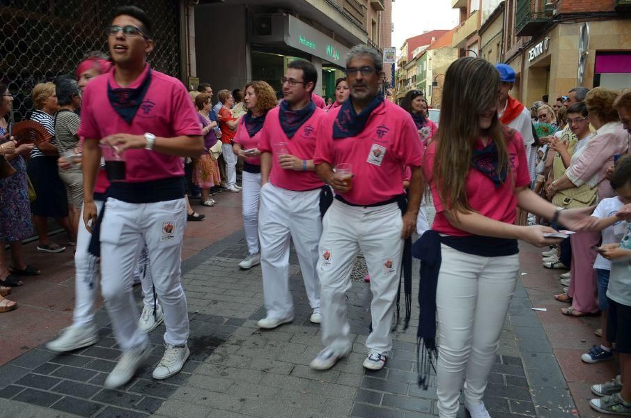 Así fue el desfile inaugural de las peñas