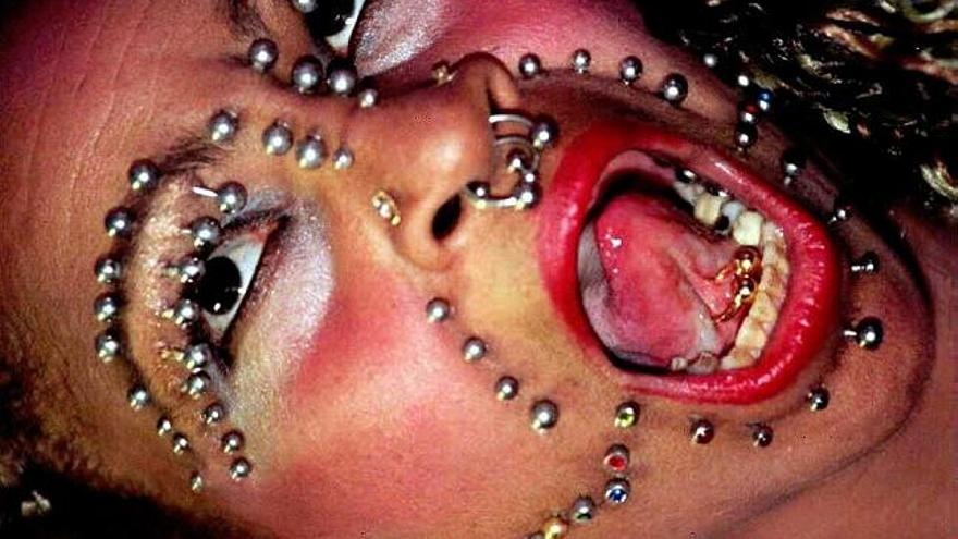 Los adornos metálicos que se implantan como "piercing" en la nariz, las cejas o en el rostro en torno a la boca resultan peligrosos a muy bajas temperaturas y pueden provocar lesiones por congelación.