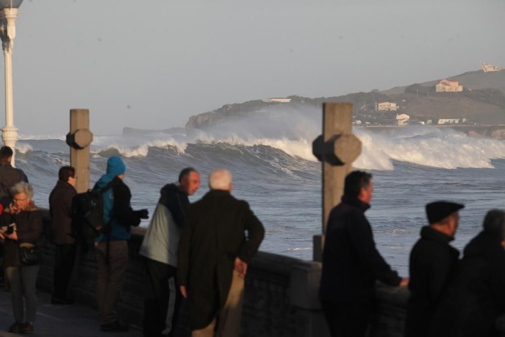 Oleaje en Gijón