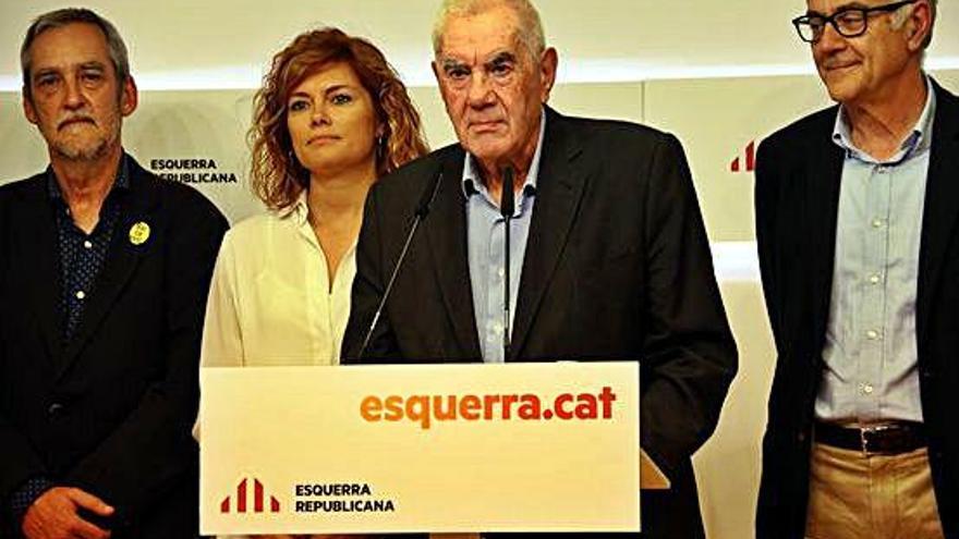 L&#039;alcaldable d&#039;ERC, Ernest Maragall, amb altres membres de la llista, ahir a Barcelona