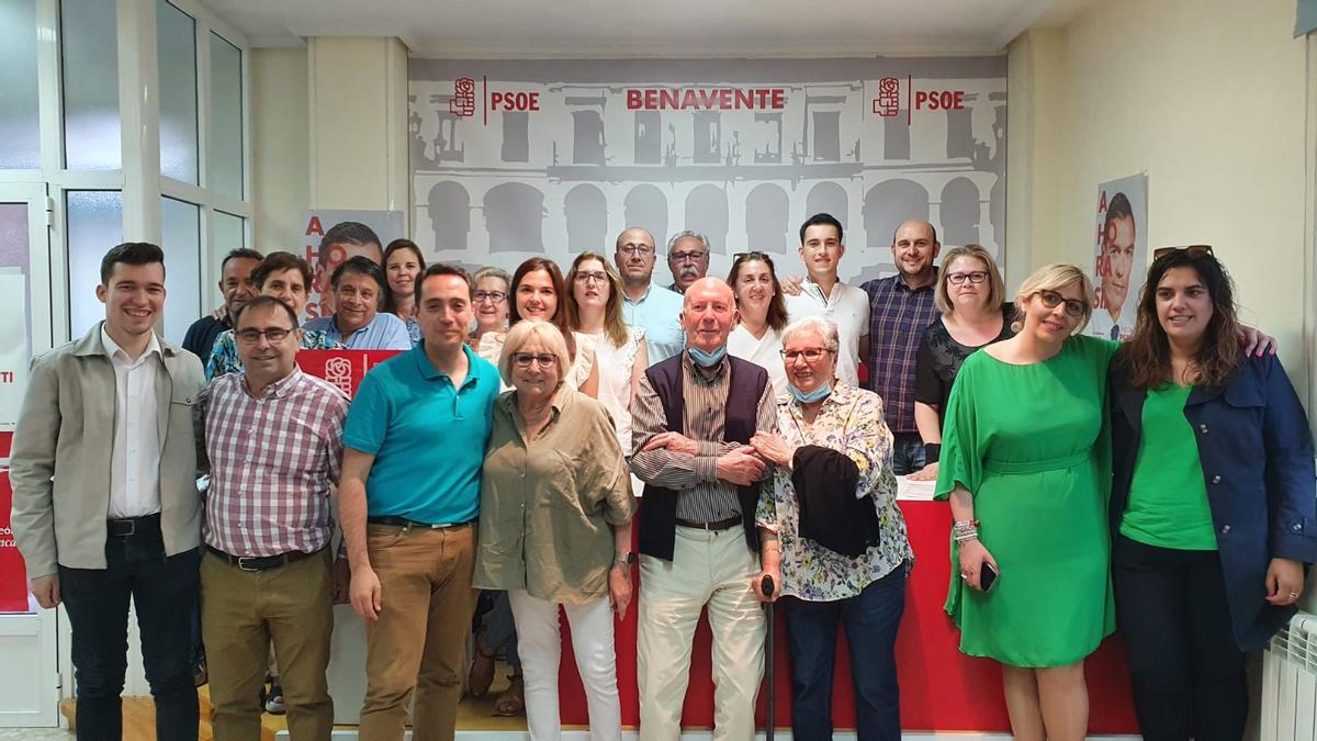 Afiliados del PSOE de Benavente, asistentes a la asamblea local.