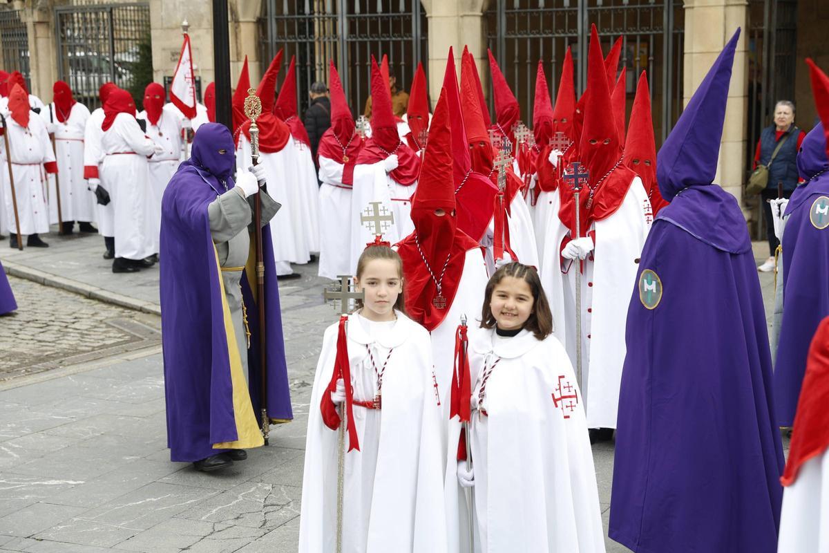 La procesión del Encuentro de Resurrección en Gijón, en imágenes