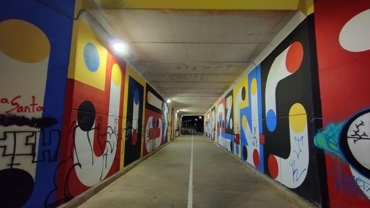 Detalle del paso subterráneo, donde ya hay iluminación.