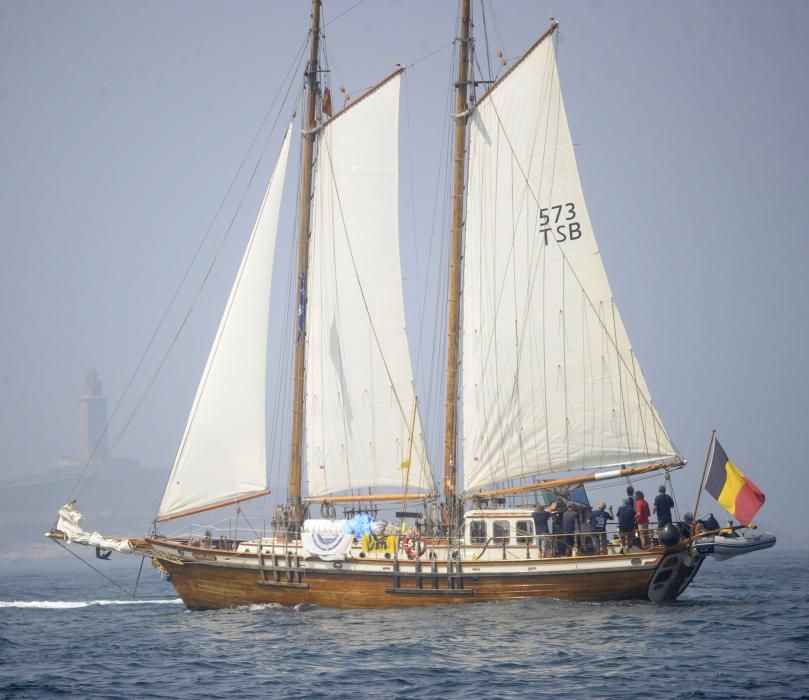 La Regata de Grandes Veleros abandona a A Coruña