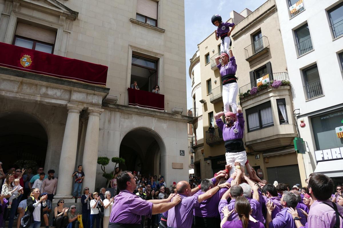 El tradicional pilar caminant de la Colla Castellera de Figueres.