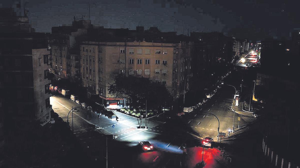 Un cruce de calles en València donde tardó en recuperarse la luz hasta la madrugada