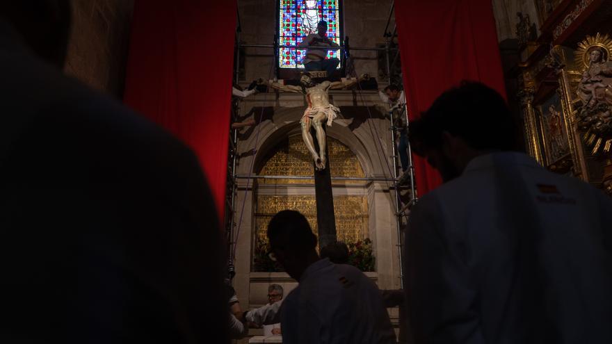 GALERÍA | Así ha sido el descendimiento del Cristo de las Injurias