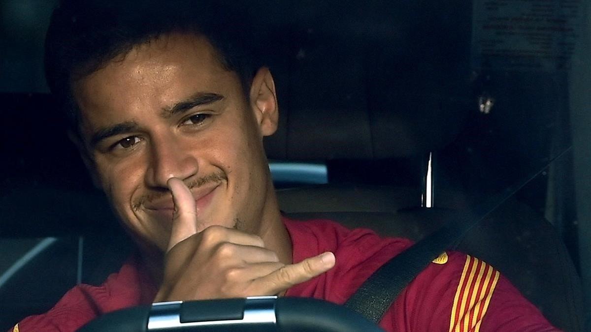 Coutinho abandona la ciudad deportiva del Barça en Sant Joan Despí.