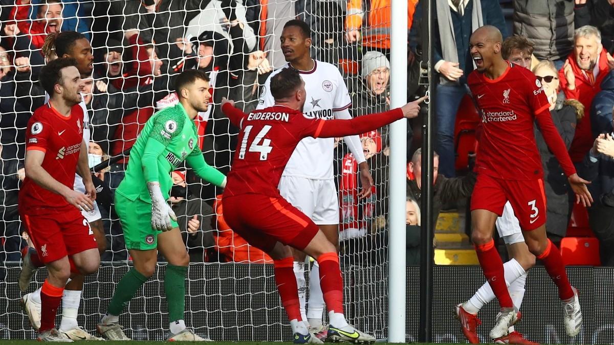 Fabinho celebrando el primer gol del Liverpool