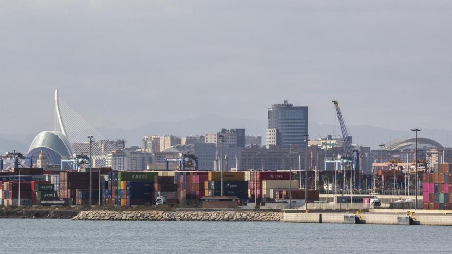Los costes de las exportaciones de Valenciaport con China crecen un 20% en un mes