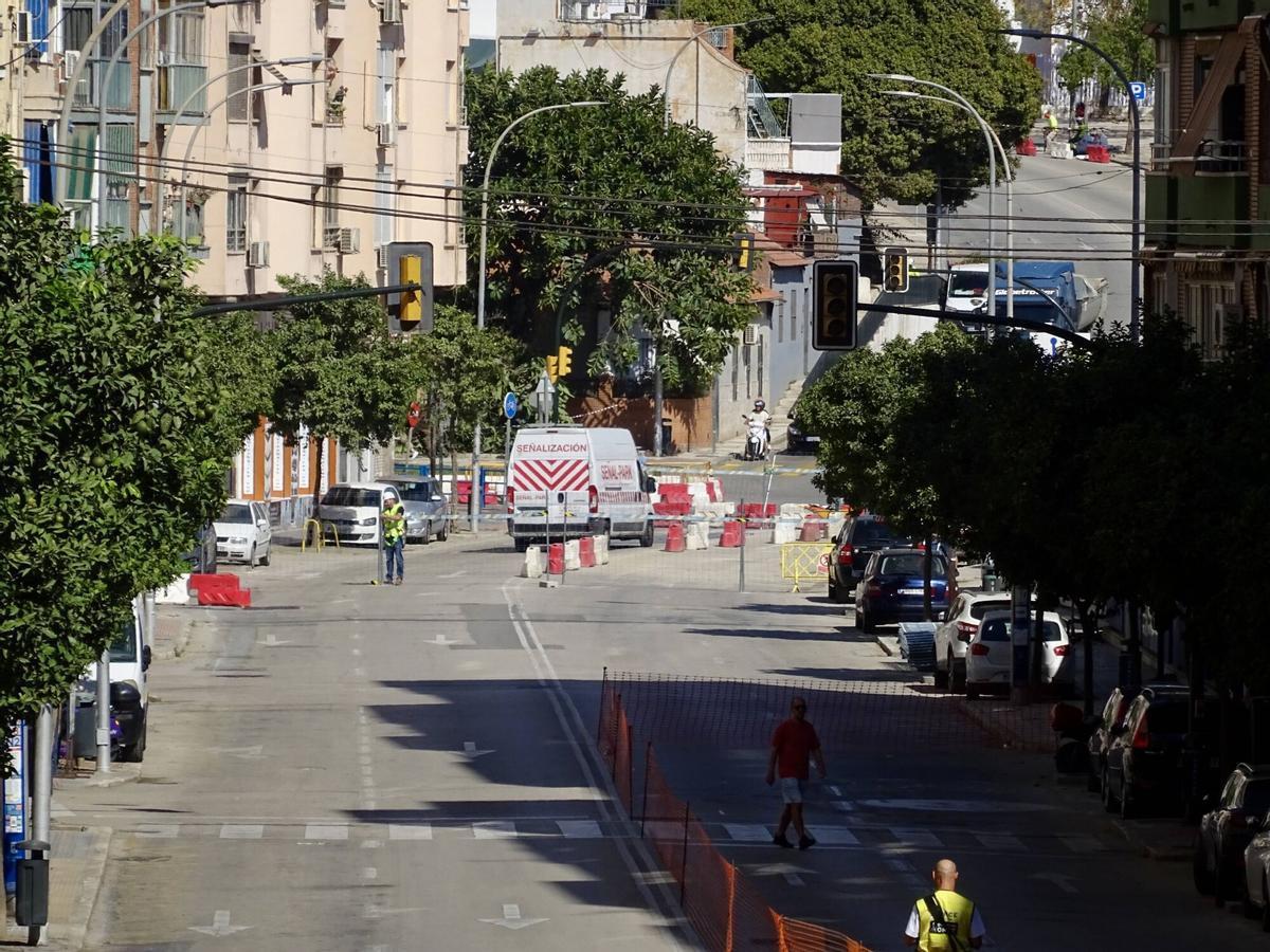 Corte al tráfico de la calle Blas de Lezo, en el cruce con el Arroyo de los Ángeles por las obras del Metro de Málaga este martes, 13 de octubre de 2026. Corte al tráfico de la calle Blas de Lezo, en el cruce con el Arroyo de los Ángeles por las obras del Metro de Málaga este martes, 13 de octubre de 2026.