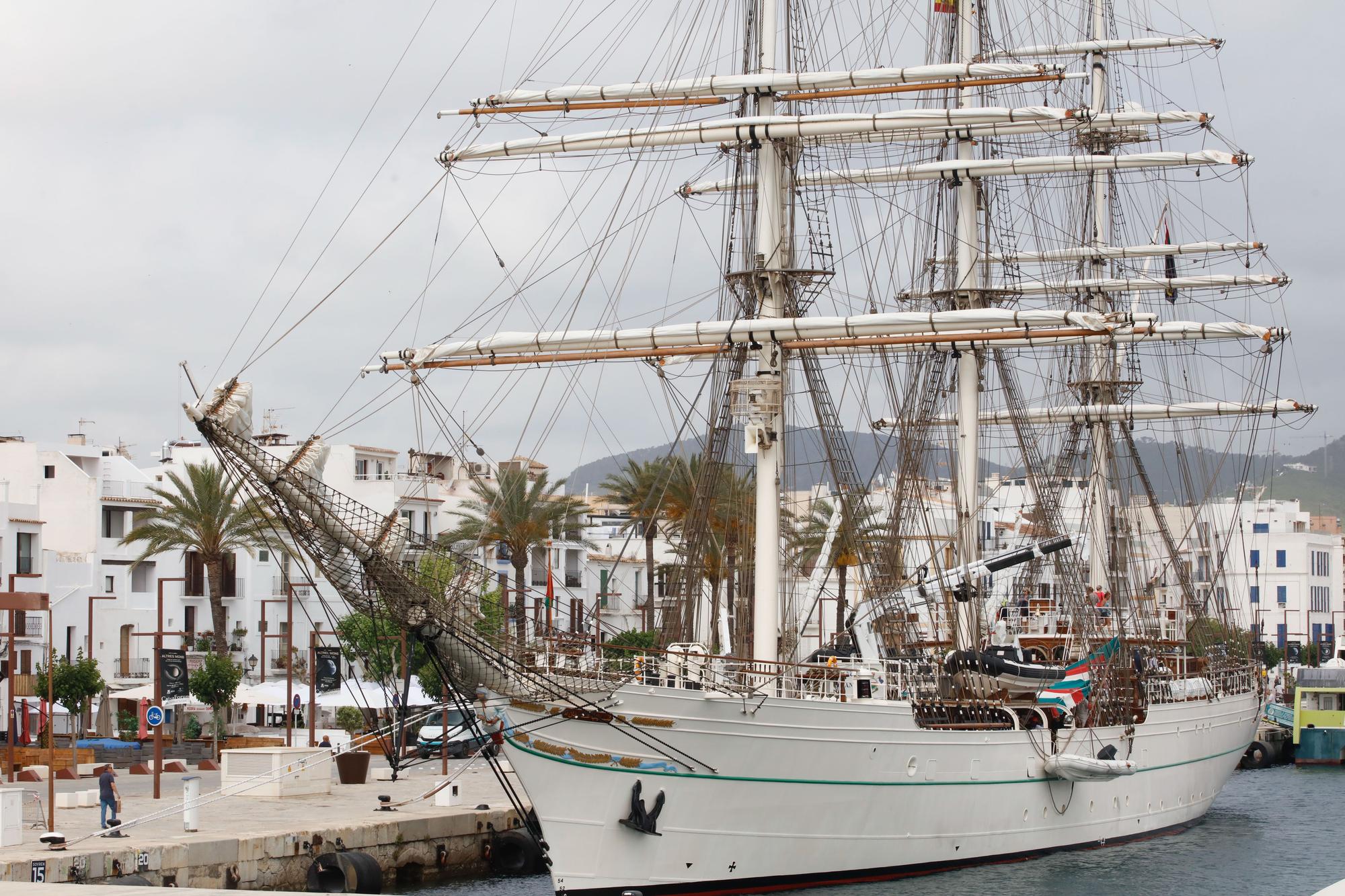 Jornada de puertas abiertas en el velero de Omán barco escuela 'Royal Shabab Omán 2'