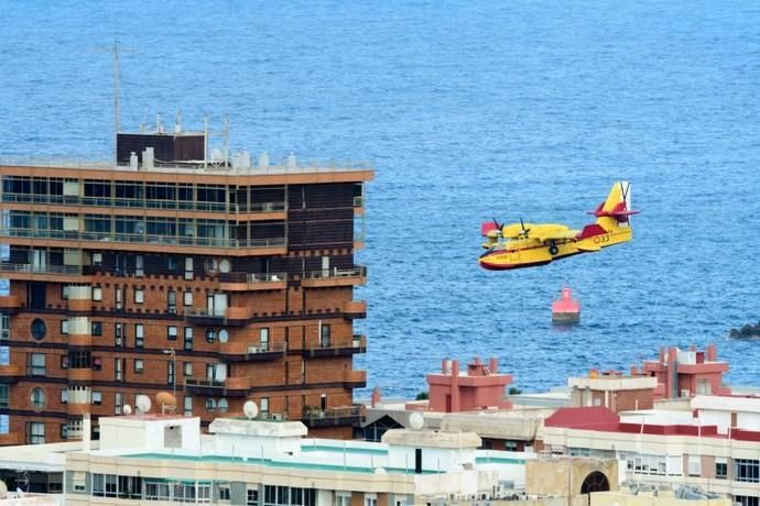 HIDROAVION EN LOS INCENDIOS.CARGA DEL HIDROAVION QUE ESTÁ EN LA EMERGENCIA  | 11/08/2019 | Fotógrafo: Tony Hernández