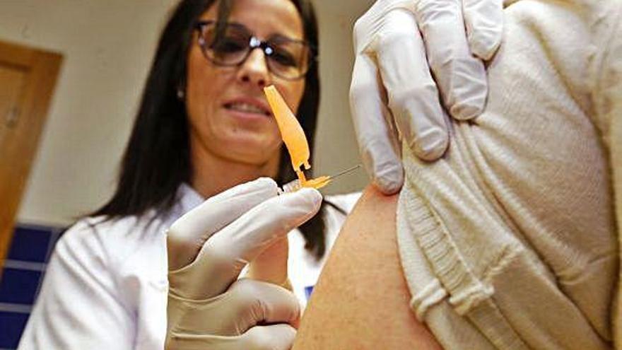 La vacunación contra la gripe llegará antes este año para que no coincida con el coronavirus.