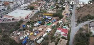 Más de mil personas viven en un ‘camping’ ilegal en las afueras de Ibiza