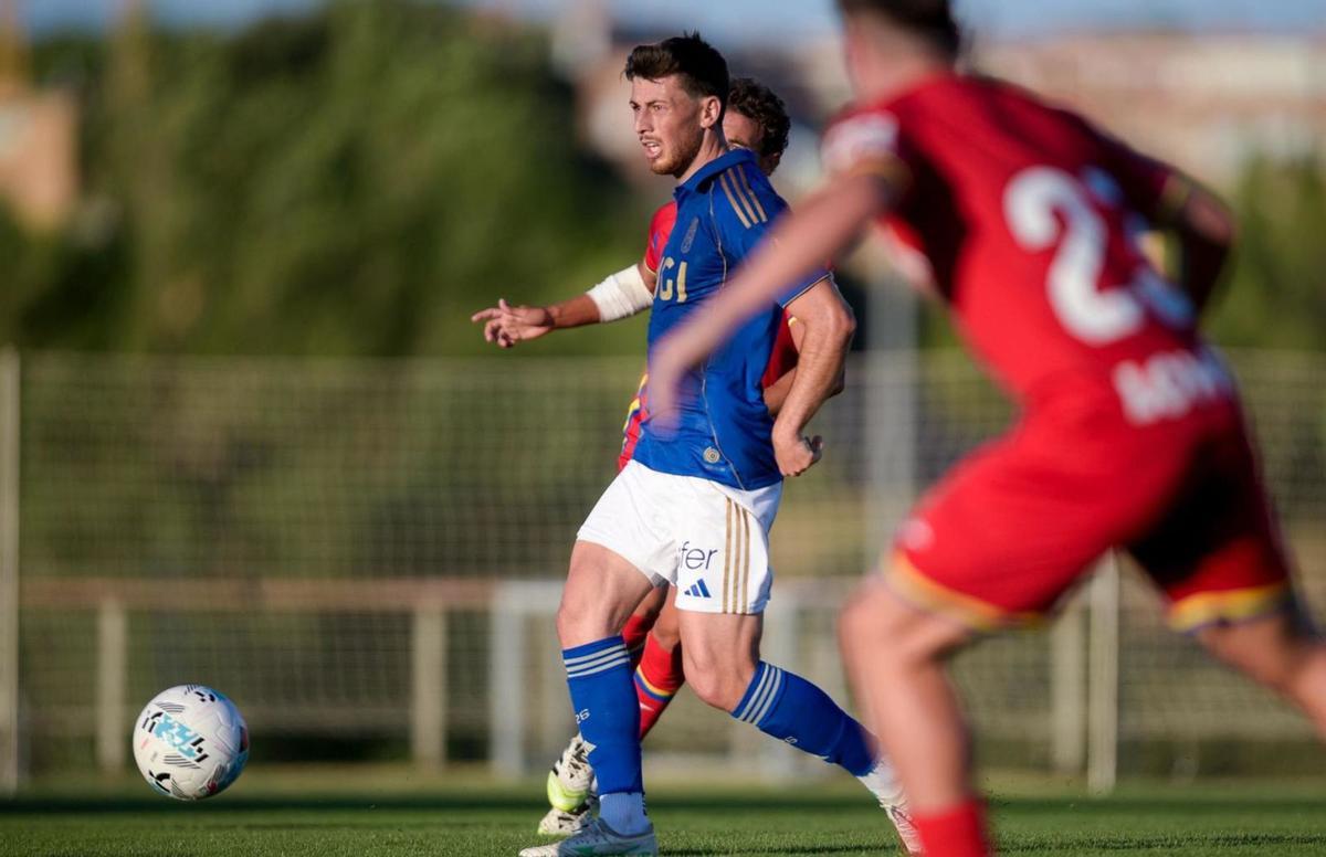 Alberto Reina, en una acción del partido de ayer ante el Getafe. | R. O.