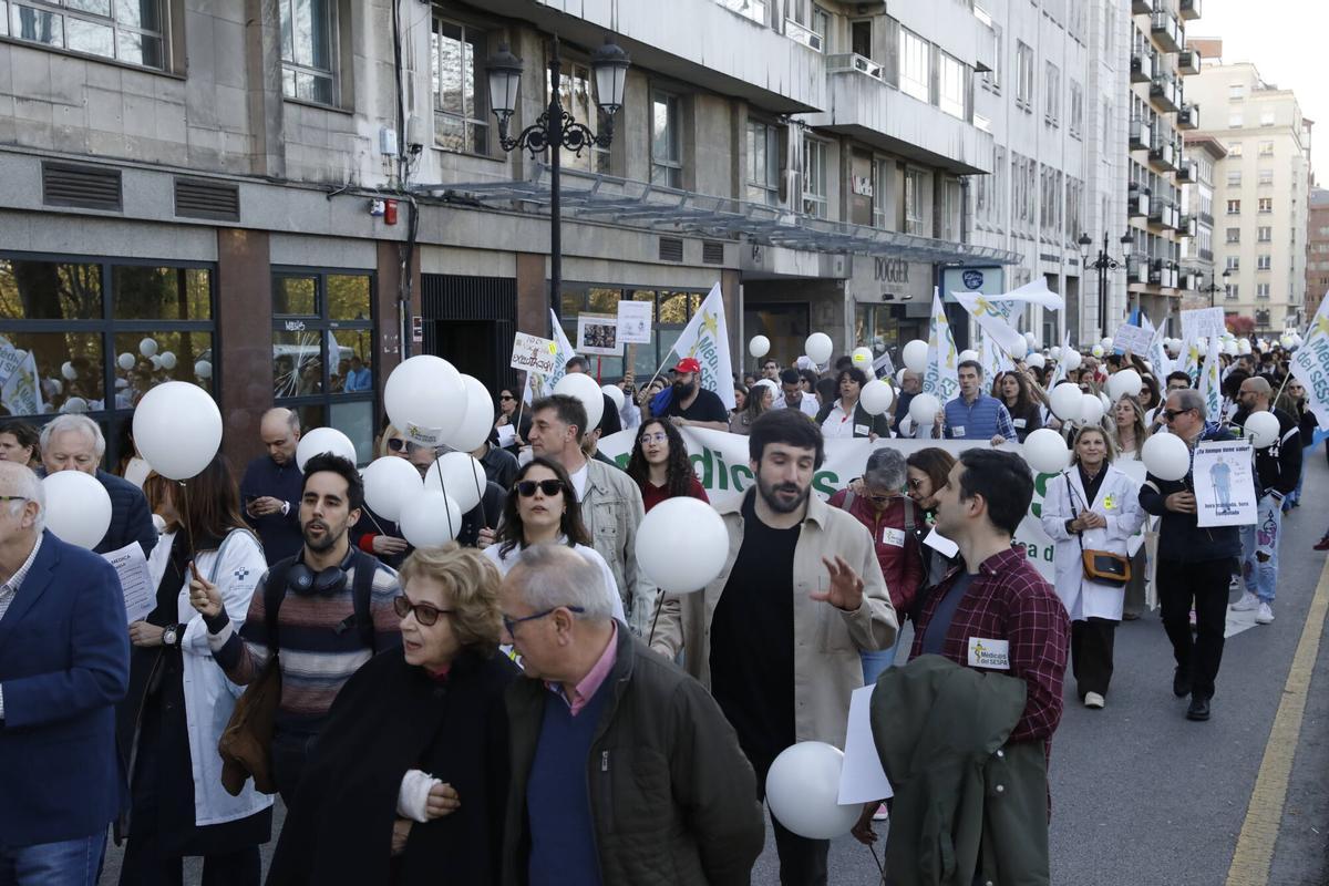 Así fue la manifestación de los médicos asturianos en Oviedo