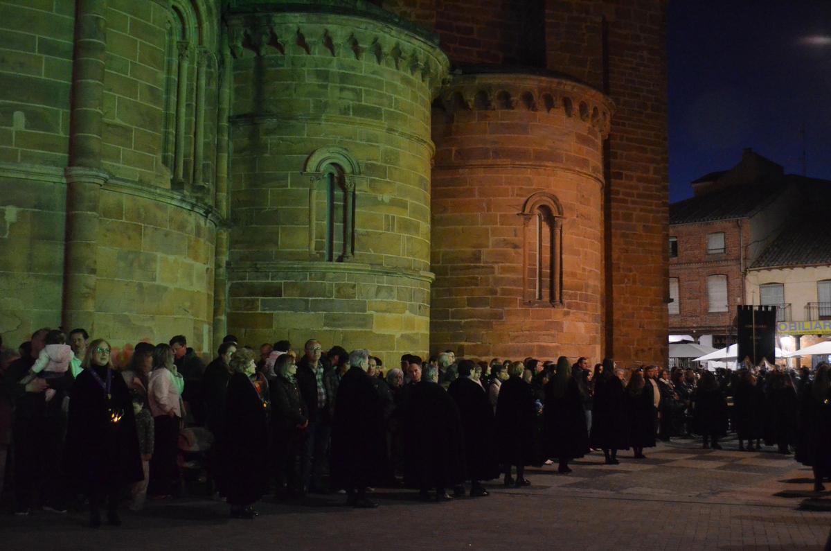 Las Damas de la Soledad durante la Procesión del Santo Entierro.