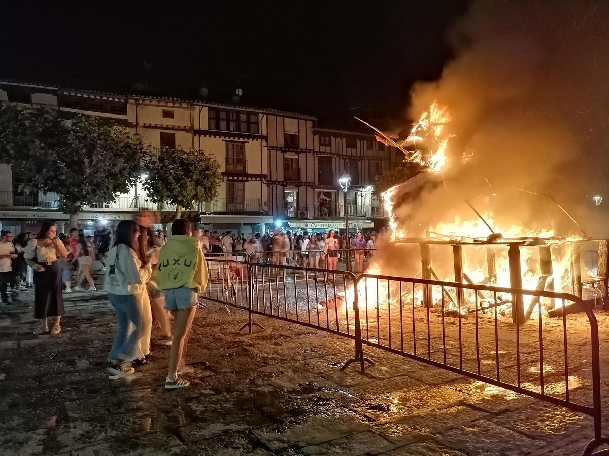 GALERÍA | Toro revive la noche de San Juan con música y fuego