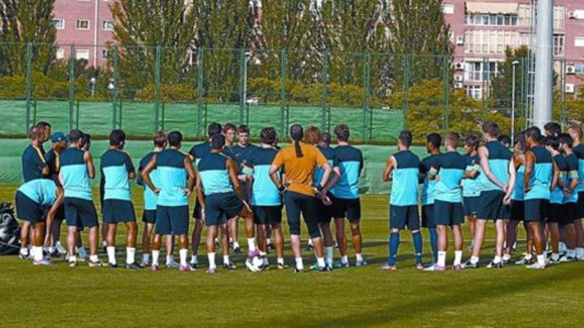 Los jugadores del Barça en el entrenamiento de ayer en la ciudad deportiva de Sant Joan Despí.