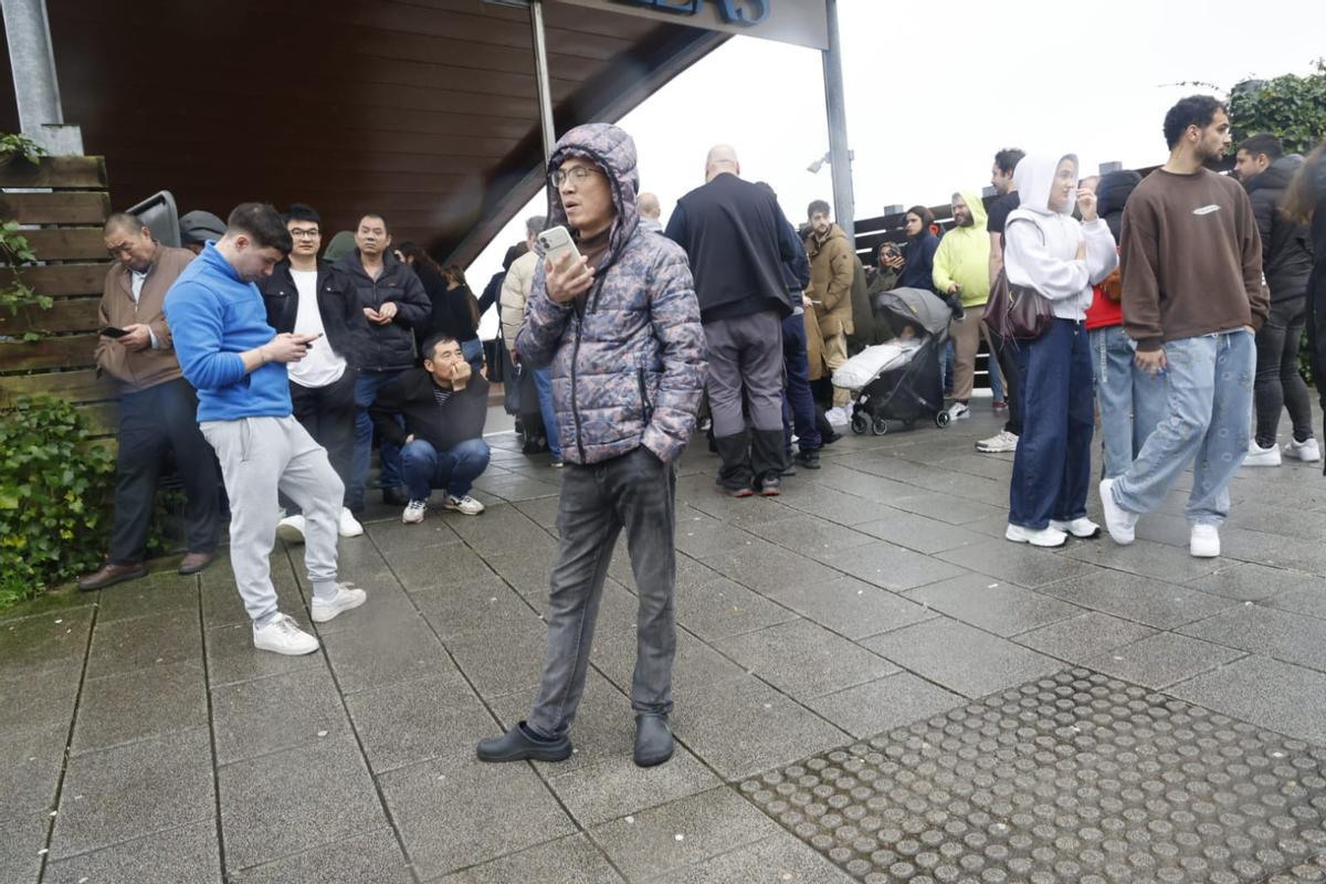 Un incendio en el centro comercial de As Cancelas obliga a evacuar el edificio