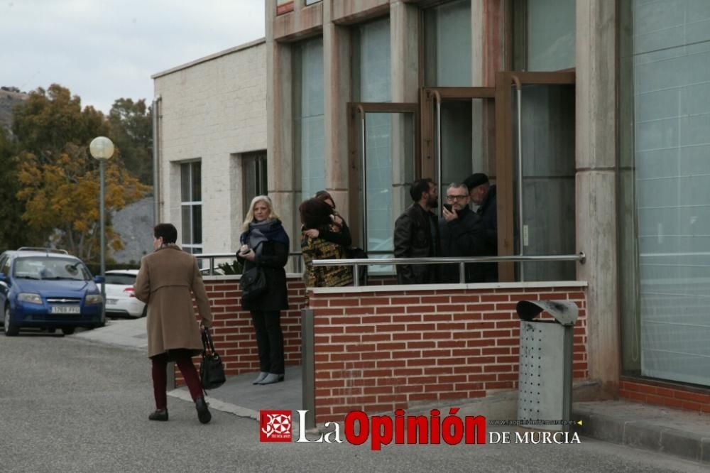 Familiares y amigos dan el último adiós a José Antonio Pujante en el tanatorio Lázaro de Lorca