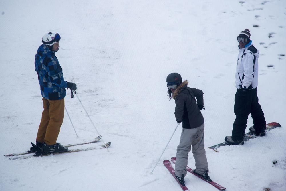 Se hace la nieve en Ourense. // Brais Lorenzo