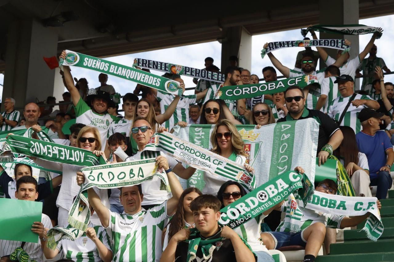 Córdoba CF-Ponferradina | Las imágenes de la afición blanquiverde en el play off de ascenso