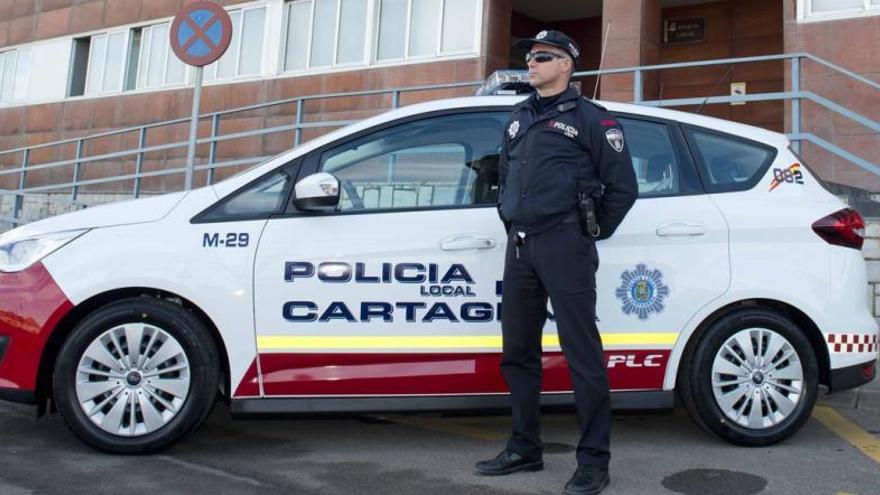 La Policía local recibe media docena de coches nuevos