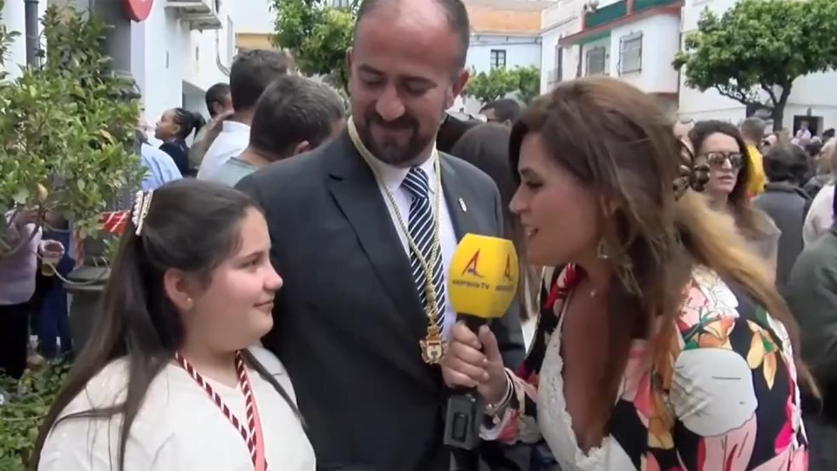 Una niña en Canillas de Aceituno en Málaga, Día de la Morcilla