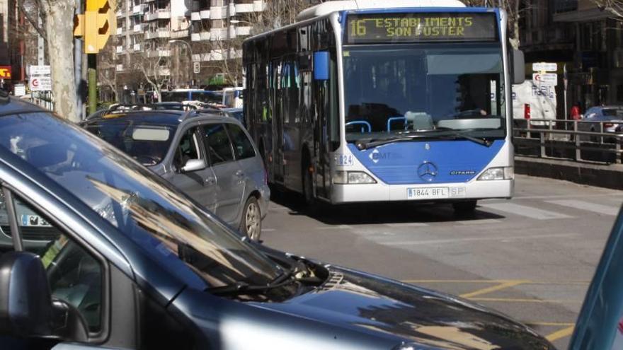 95 de los 178 autobuses de la EMT tienen más de 15 años.