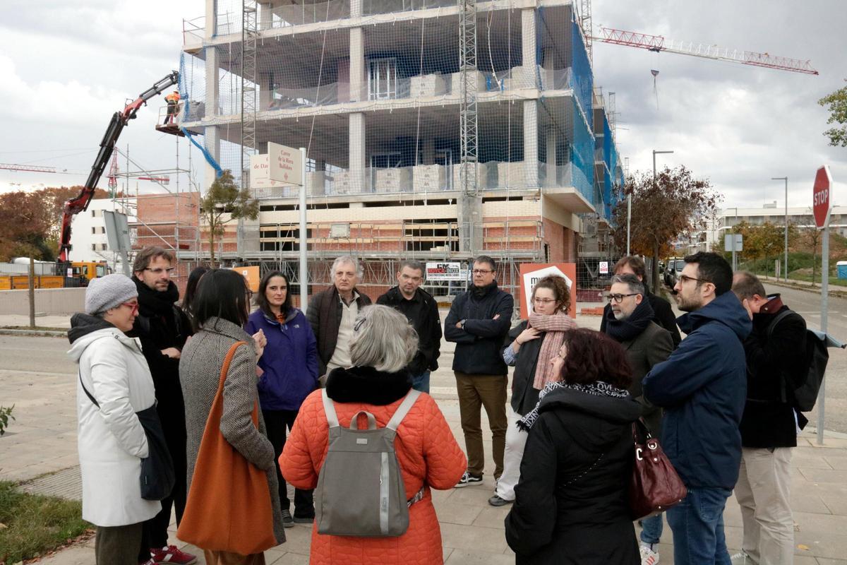 Visita a les obres de construcció d'una promoció de pisos socials al barri de Domeny durant la jornada Repensem Girona.