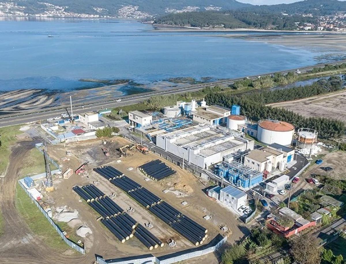Depuradora de Praceres, a orillas de la ría.