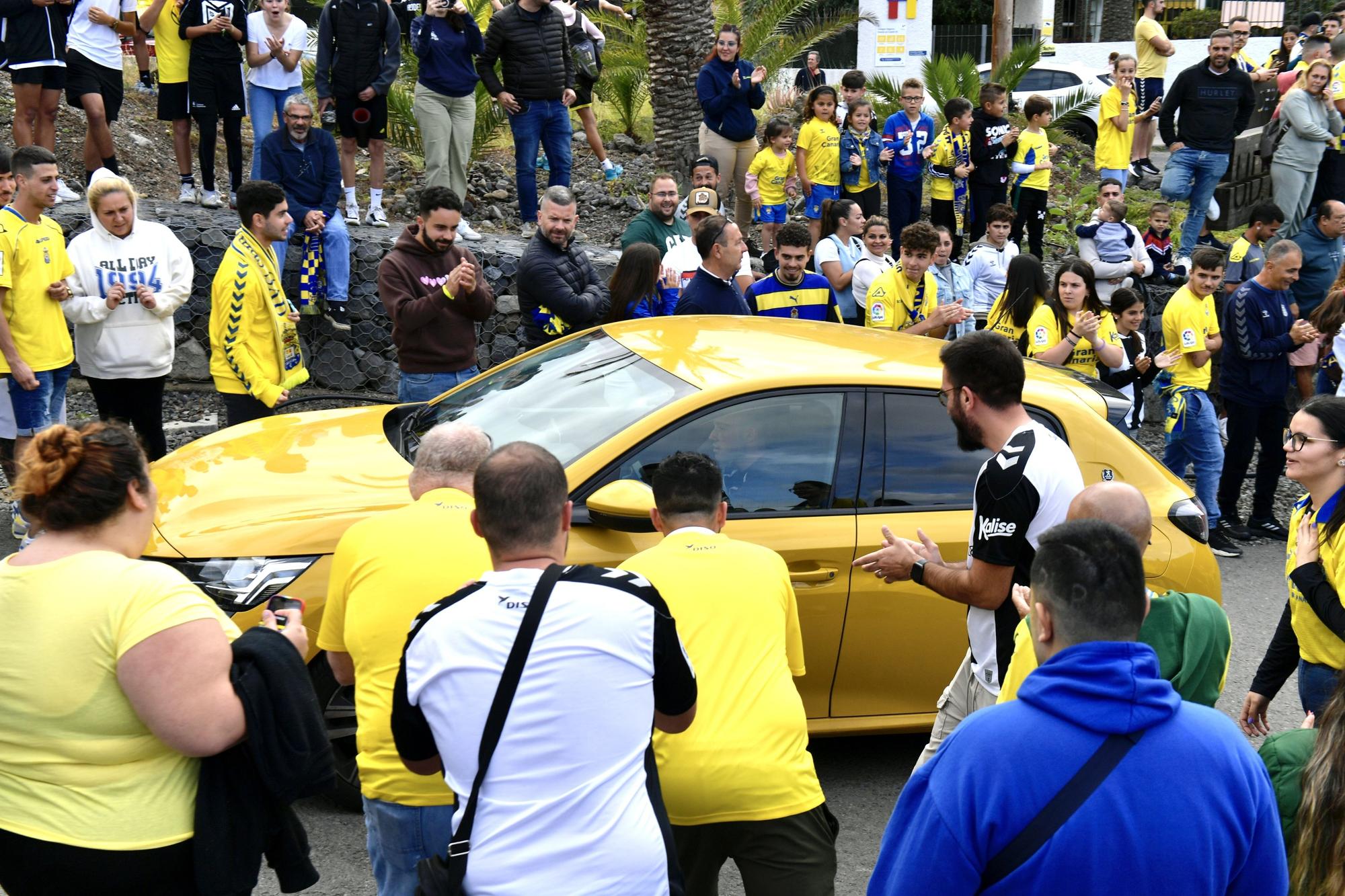 Aficionados despiden a la UD en Barranco Seco antes de ir a Tenerife