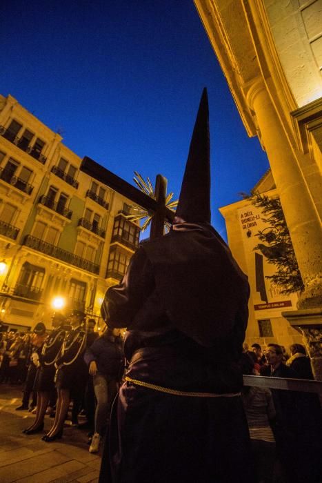 El Nazareno lució una nueva canastilla revestida de pan de oro y la parihuela de su trono original recién estrenada