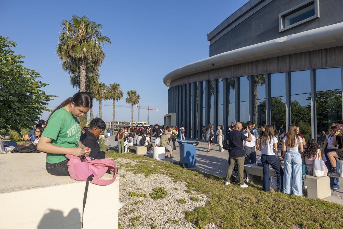 Arrancan los exámenes de la EBAU 2026 en el Auditorio de Torrevieja