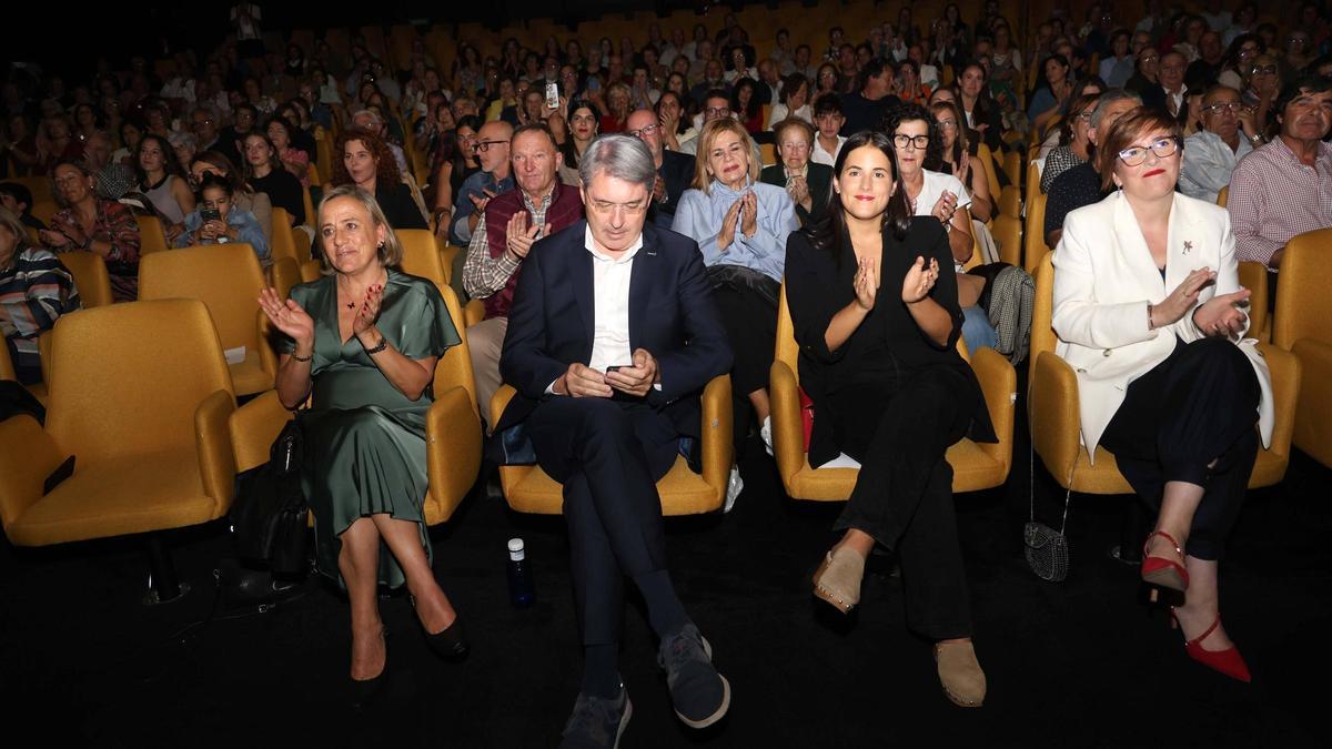 Miembros del gobierno local en un acto desplegado en el Auditorio de Monte da Vila.