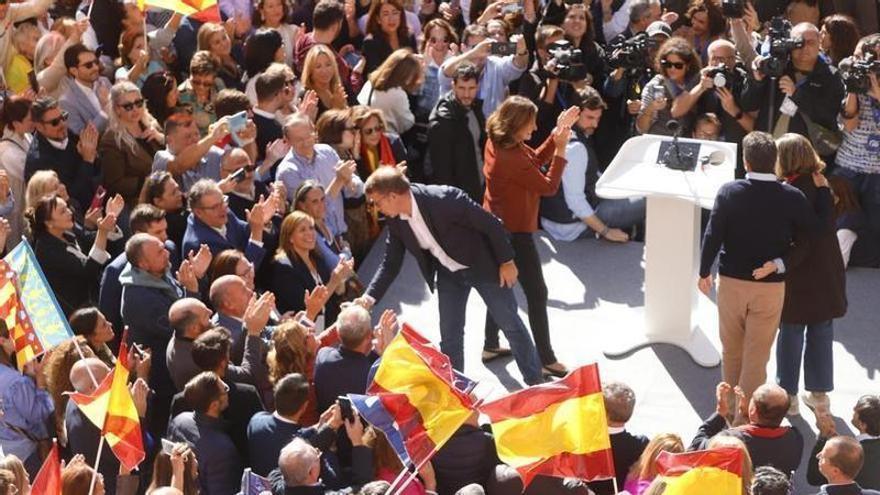 Feijóo llena en València para mostrar el rechazo del PP a la amnistía