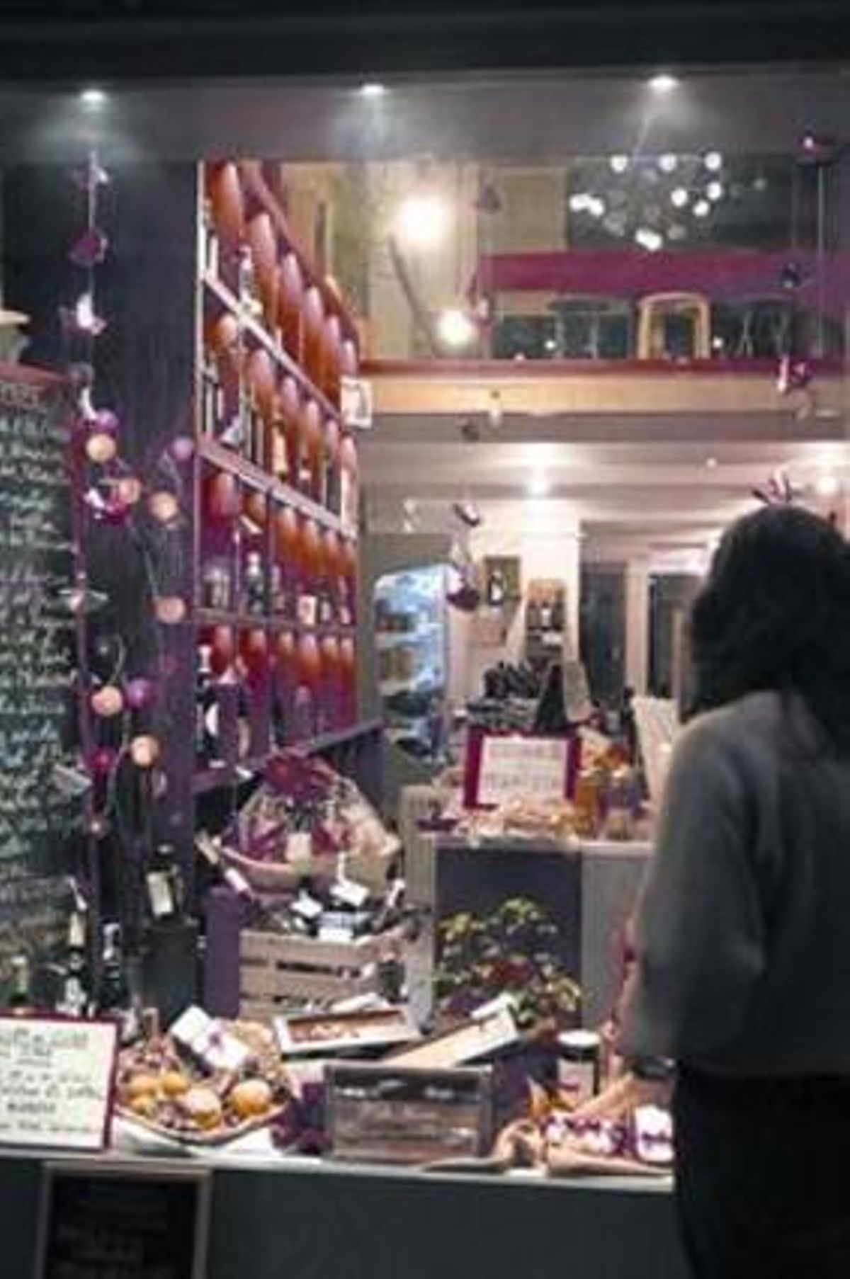 Una botiga de productes catalans al carrer de la Dagueria, ahir. Una botiga de productes catalans al carrer de la Dagueria, ahir.