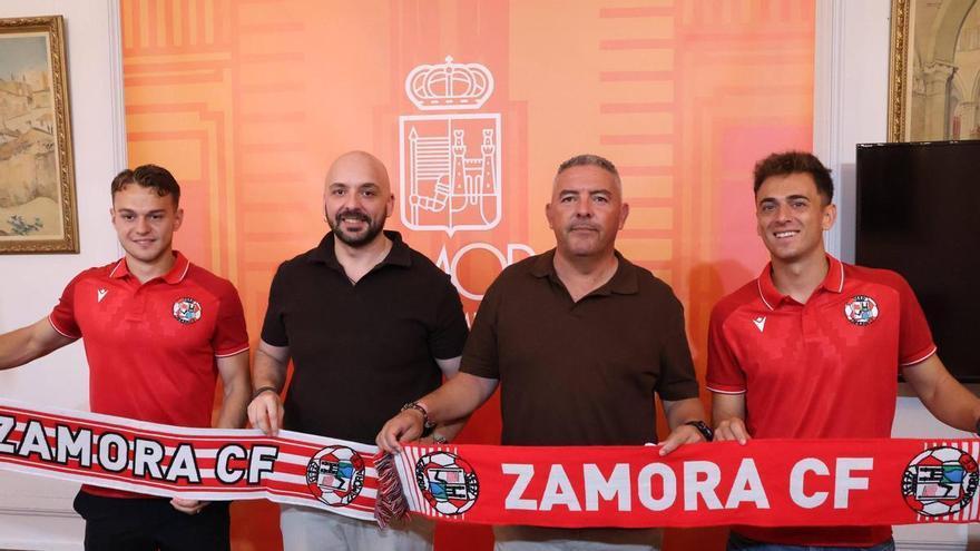 Eudald Vergés y Eric Gómez se presentan con el Zamora CF en el Ayuntamiento: Dinamita y ambición para la banda izquierda rojiblanca