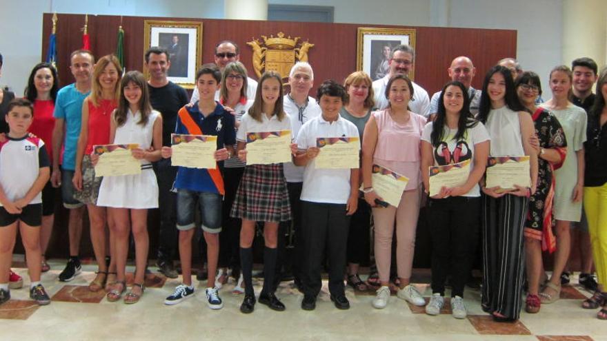 La recepción en el Ayuntamiento a los alumnos premiados