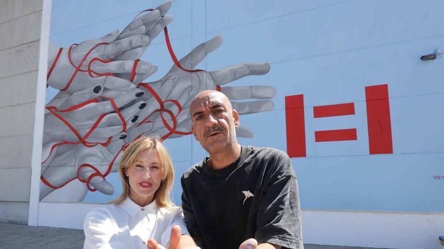 Indetectable igual a intransmisible: el artista Marcos Puhinger y el Instituto de Investigación Sanitaria Galicia Sur estrenan un mural de 12 metros en Bouzas para concienciar sobre el VIH