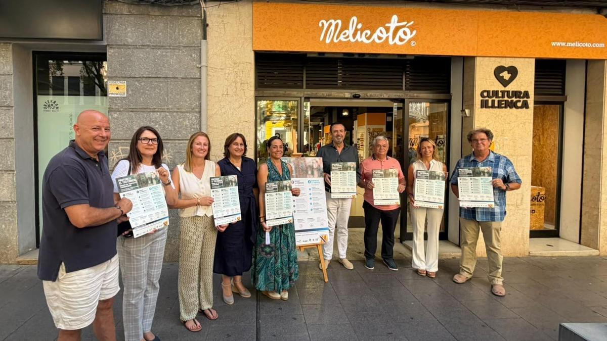Representantes del sector comercial de Baleares, durante la presentación de la Guía