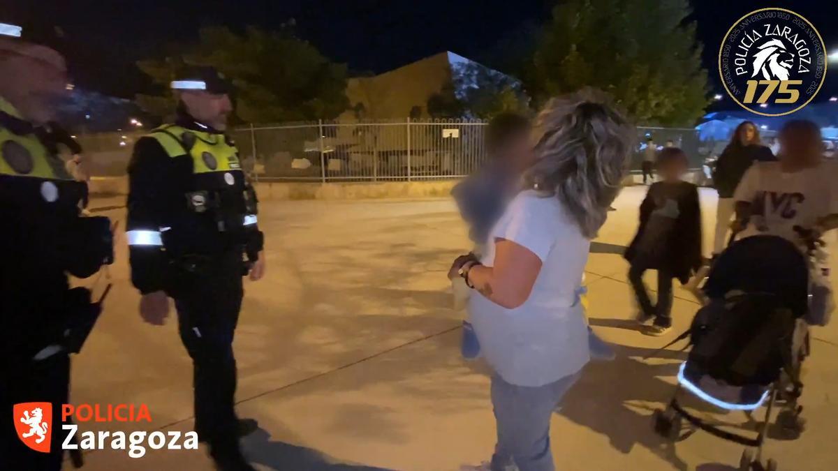 El tierno reencuentro de un niño pequeño con su madre tras perderse en las ferias: "Ha sido un valiente"