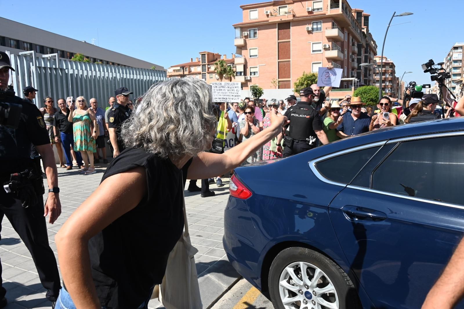 Así ha sido la visita de Mazón al IES Azorín de Petrer